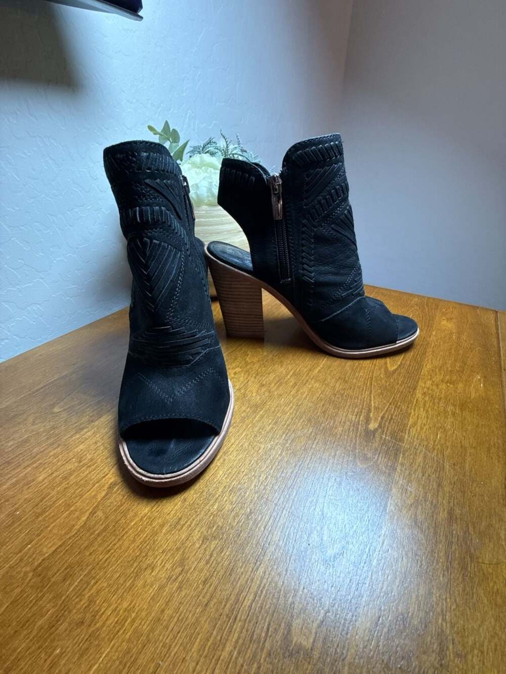 Vince Camuto Karinta Bootie Size 7.5 Black Suede Peep Toe Block Heel